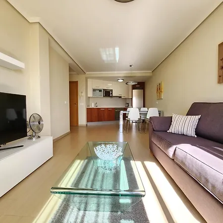 Spacious 2 Bedroom Flat In Playa De